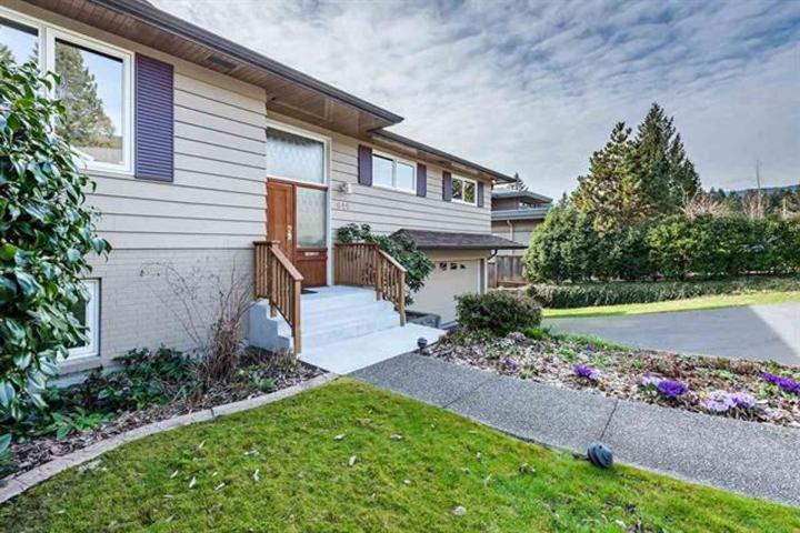 919 Evergreen Place, Edgemont, North Vancouver 2